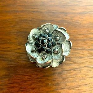 The Limited Flower Brooch